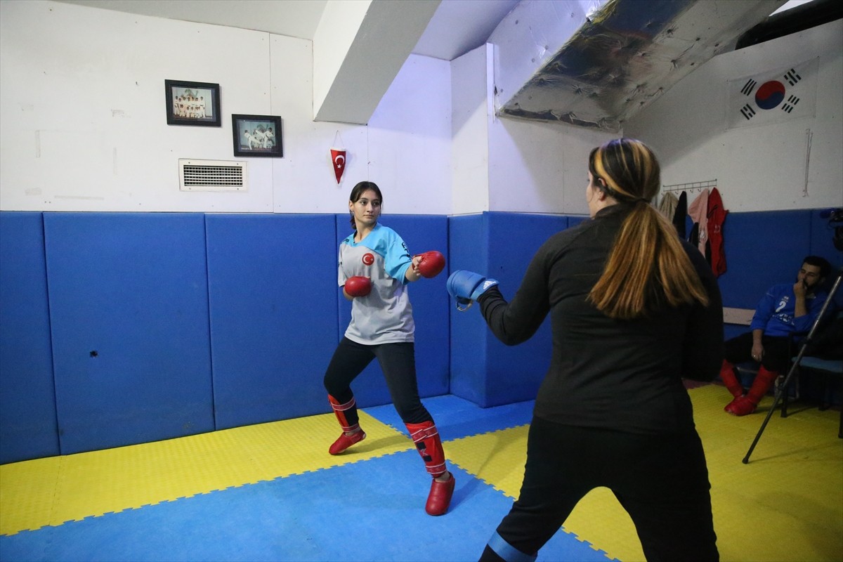 Hatay'da 6 Şubat 2023'teki depremlerde ailesiyle yaşadığı evleri ve antrenman yaptığı spor salonu...