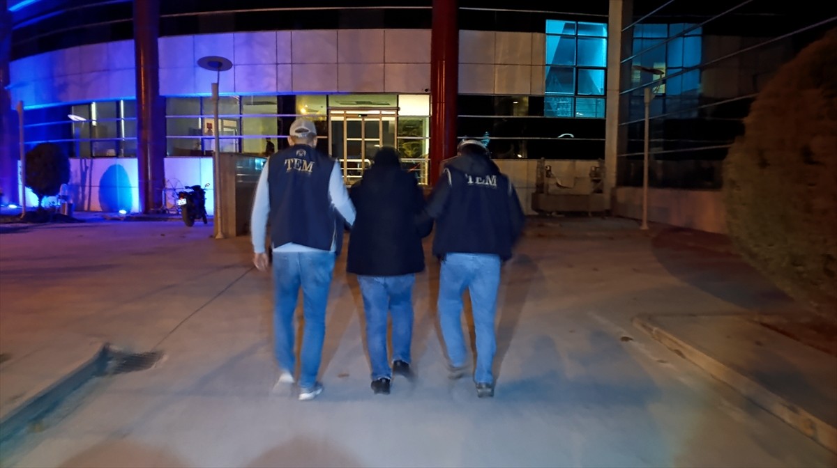  Adıyaman'da, hakkında 1 yıl 6 ay kesinleşmiş hapis cezası bulunan firari hükümlü...