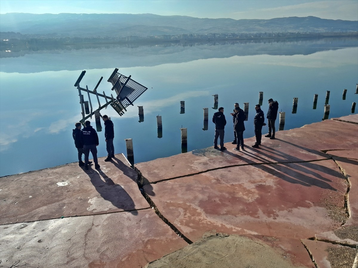 Adıyaman'ın Gölbaşı ilçesinde hakkında kayıp ihbarı yapılan genç, gölde ölü bulundu. Olay yerine...