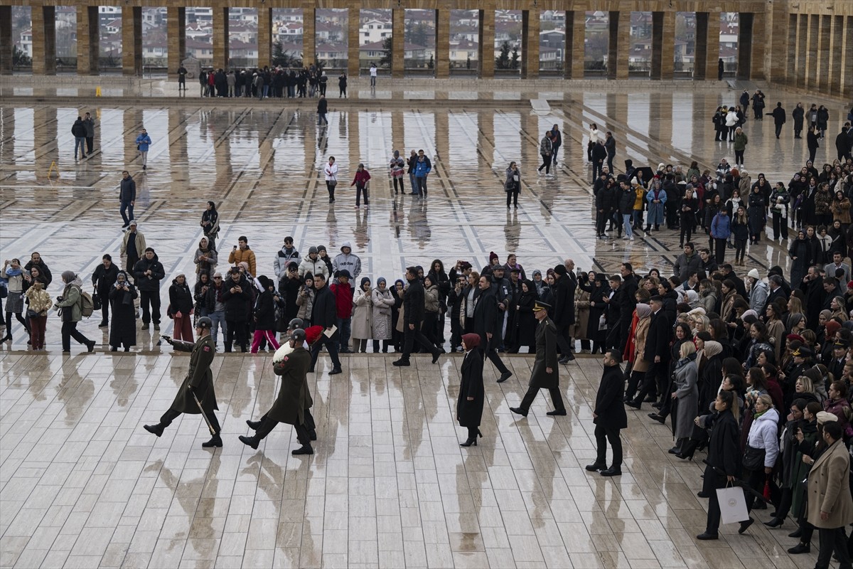 Aile ve Sosyal Hizmetler Bakanı Mahinur Özdemir Göktaş, Türk kadınına seçme ve seçilme hakkı...