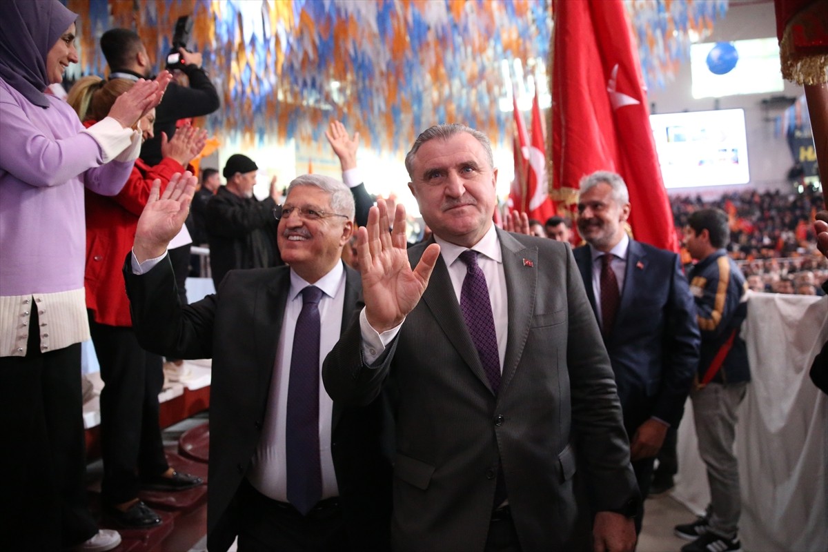 AK Parti Hatay 8. Olağan İl Kongresi, Antakya Merkez Kapalı Spor Salonu'nda yapıldı. Gençlik ve...