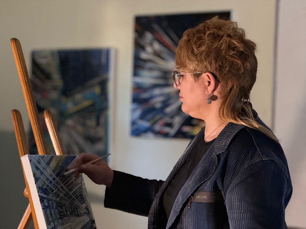 Akademisyen ve ressam Doç. Dr. Nilgün Şener, dünya çapından 100 seçkin sanatçının yer alacağı...