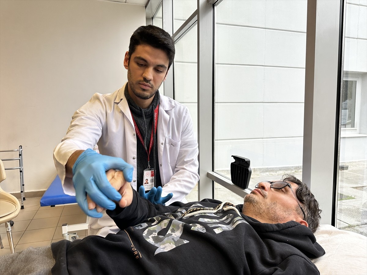 Akraba ziyareti için gittiği Almanya'da felç geçiren 45 yaşındaki Ümit Kaya, Düzce'de gördüğü...