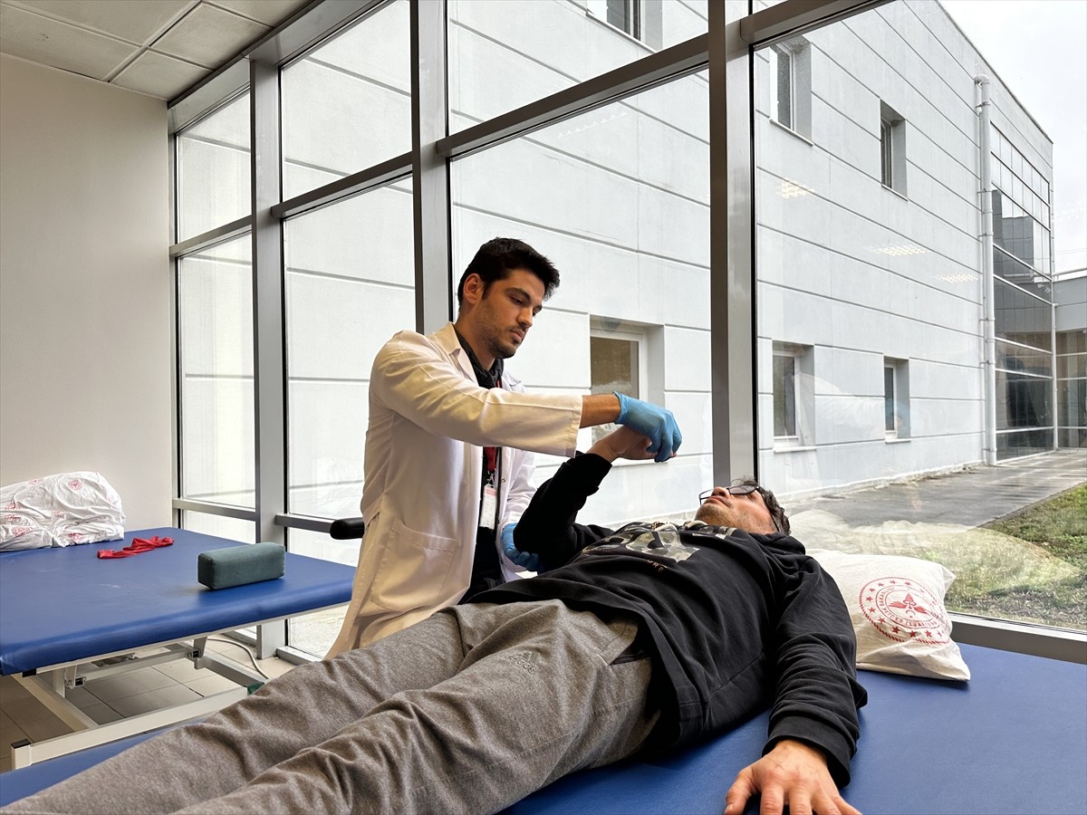 Akraba ziyareti için gittiği Almanya'da felç geçiren 45 yaşındaki Ümit Kaya, Düzce'de gördüğü...