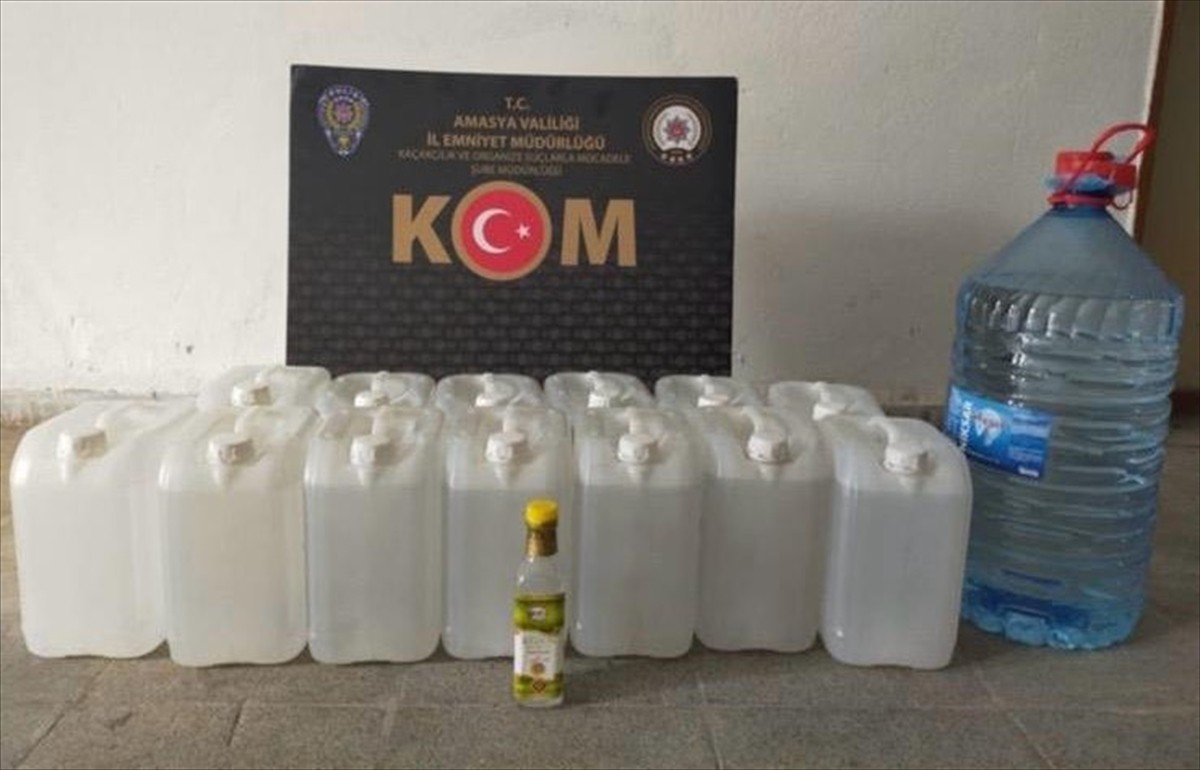 Amasya'da düzenlenen sahte içki operasyonunda gözaltına alınan 3 şüpheli tutuklandı, 85 litre etil...