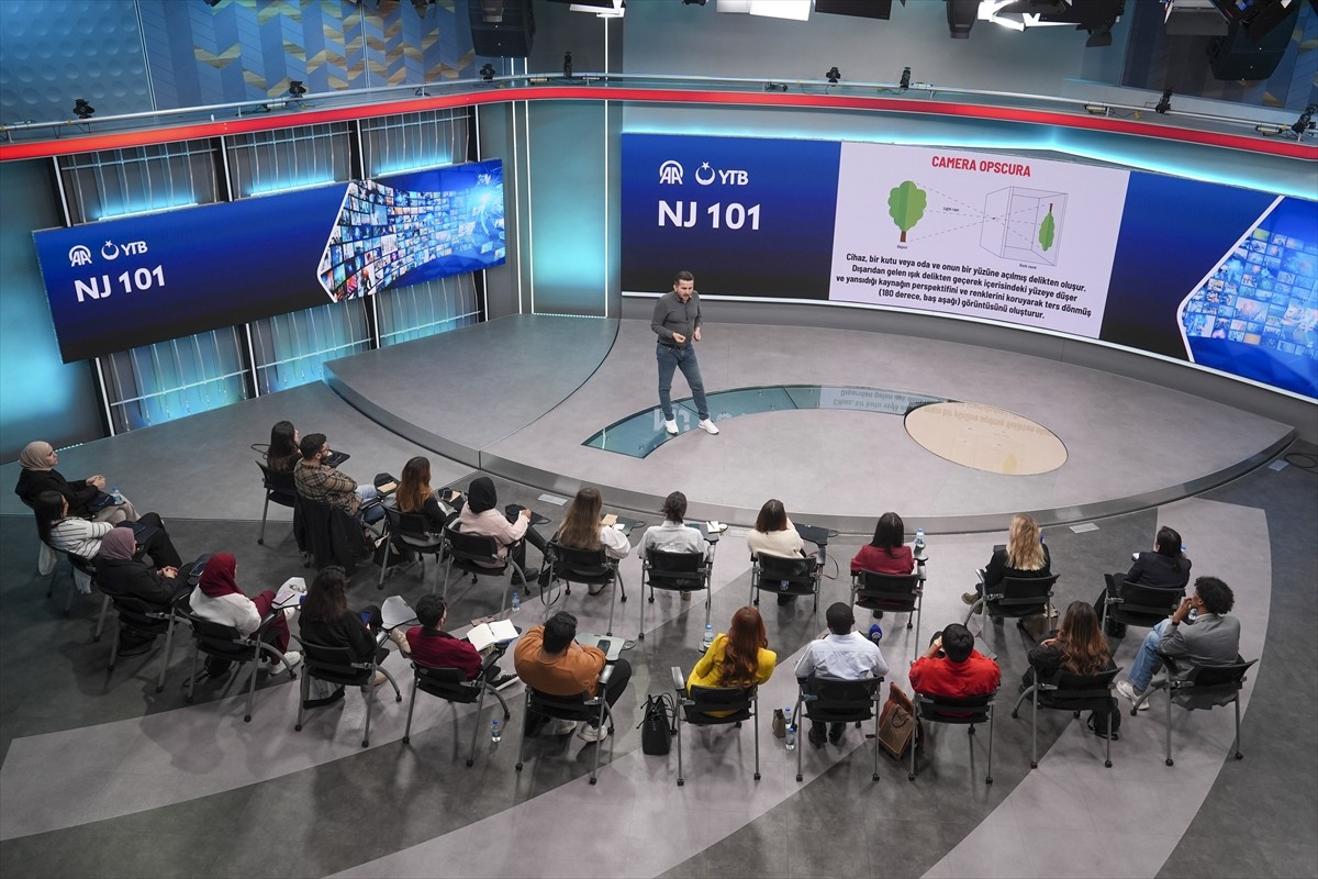 Anadolu Ajansı (AA) Akademi koordinasyonunda, Türkiye'de eğitim gören ve Yurtdışı Türkler ve...