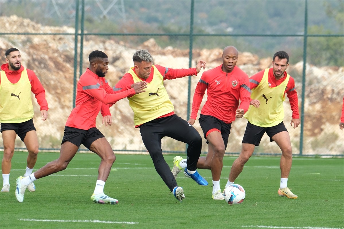 Atakaş Hatayspor, Trendyol Süper Lig'in 16. haftasında 15 Aralık Pazar günü Mersin'de Göztepe ile...