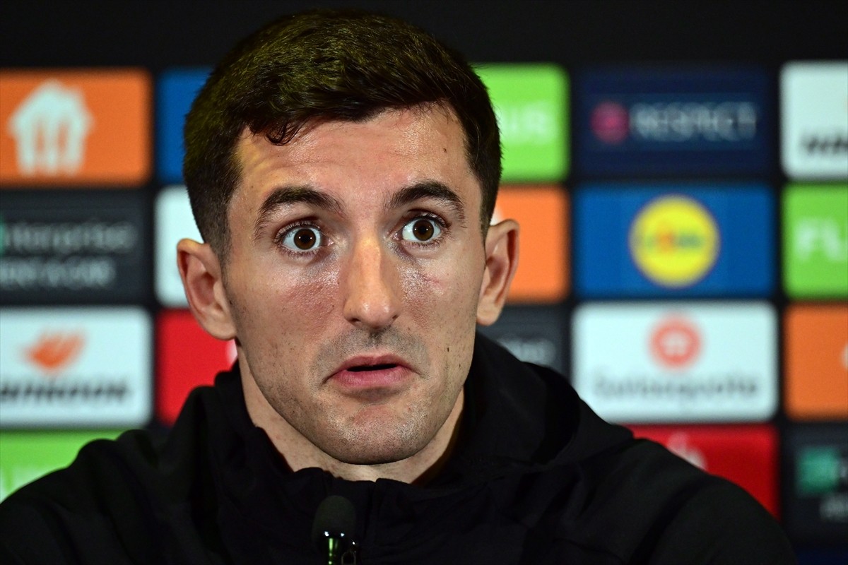 Athletic Bilbao futbolcusu Dani Vivian, UEFA Avrupa Ligi 6. haftasında yarın Fenerbahçe ile...