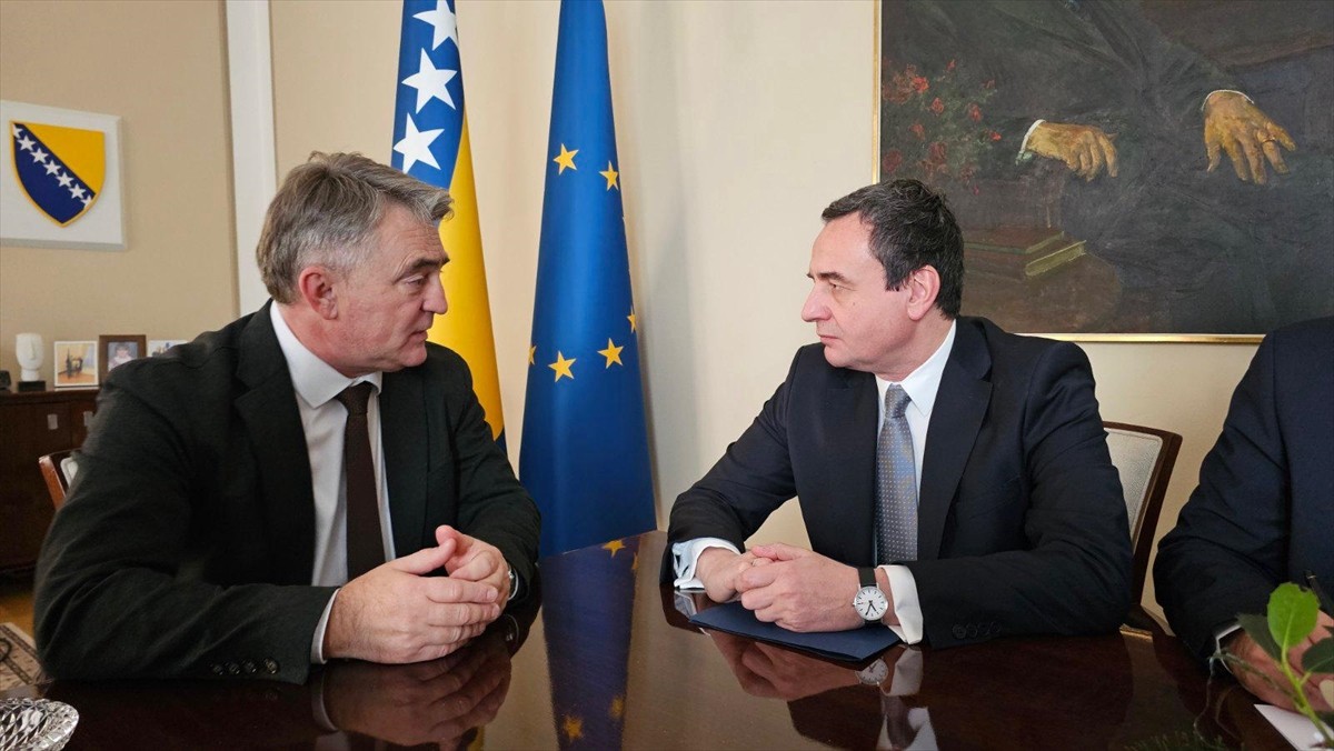 Bosna Hersek'in başkenti Saraybosna'ya, Krug 99 Bağımsız Entelektüeller Derneği programı için...