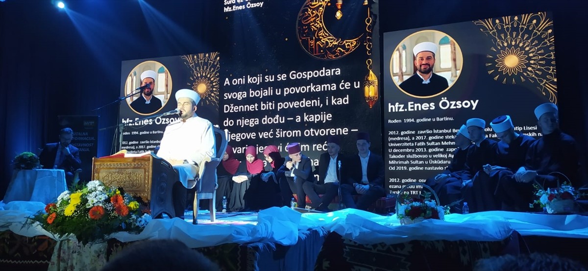 Bosna Hersek'in orta kesimlerindeki Kakanj kentinde yeni yıla saatler kala geleneksel "Kur'an...