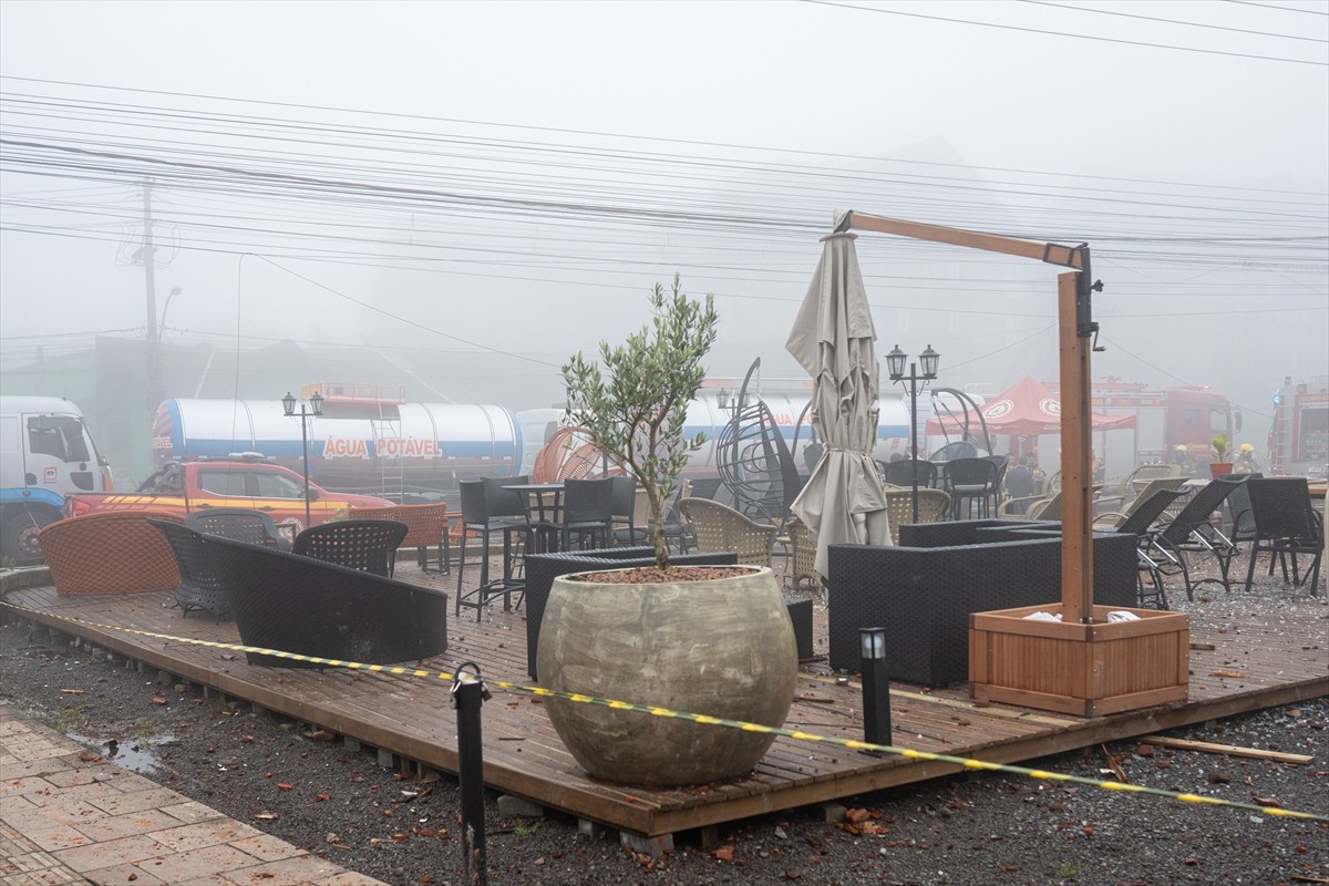 Brezilya'nın güneyindeki Gramado kentinde küçük uçağın düşmesi sonucu aynı aileden 10 kişi...