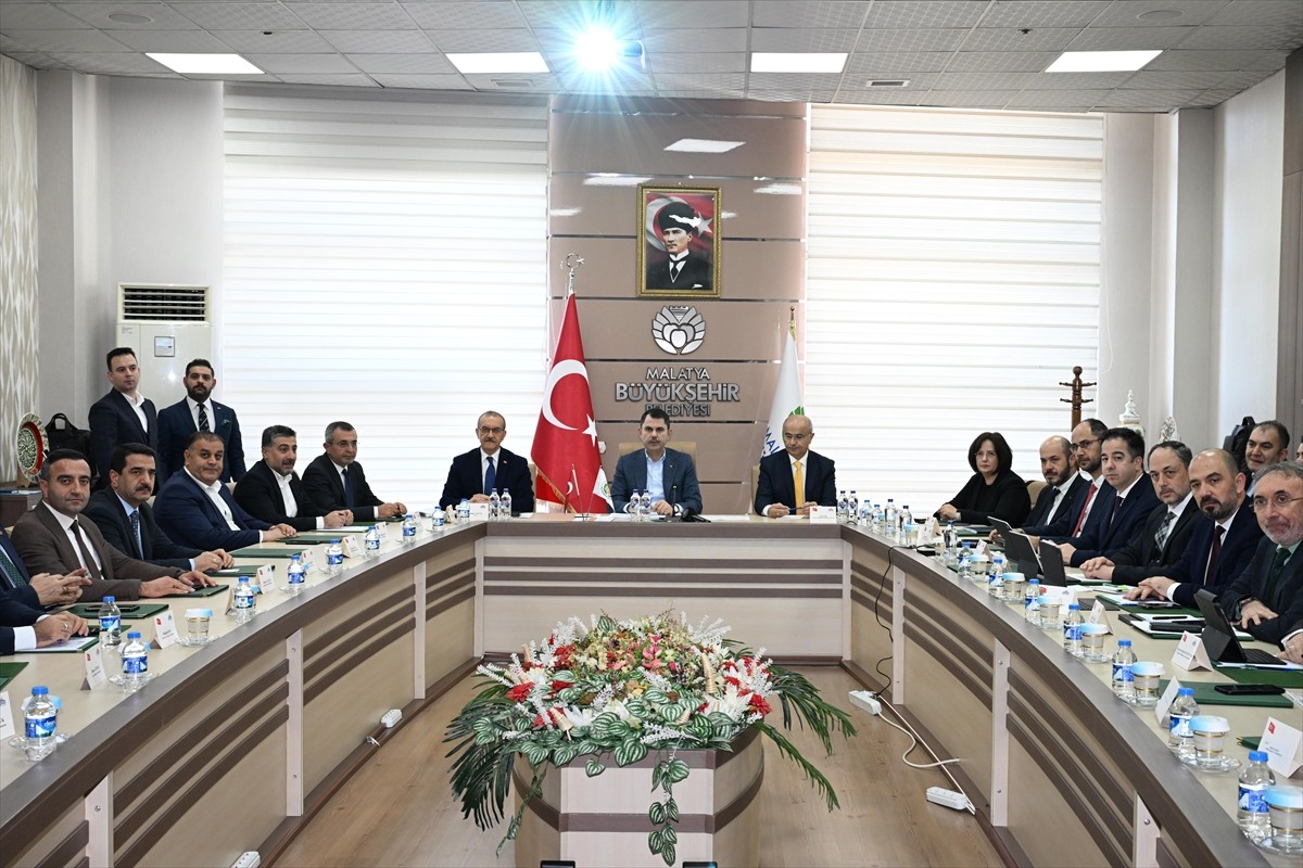 Çevre, Şehircilik ve İklim Değişikliği Bakanı Murat Kurum, Orduzu Bahçebaşı Mahallesi'ndeki deprem...