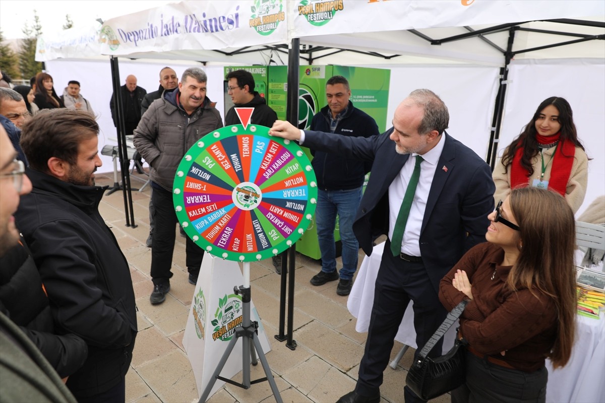 Çevre, Şehircilik ve İklim Değişikliği Bakanlığına bağlı Türkiye Çevre Ajansı tarafından gençlerin...