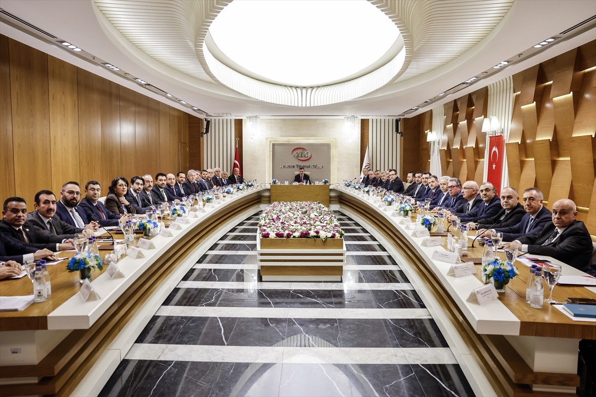 Cumhurbaşkanı Yardımcısı Cevdet Yılmaz, Ankara Ticaret Odası (ATO) Başkanı Gürsel Baran, Yönetim...