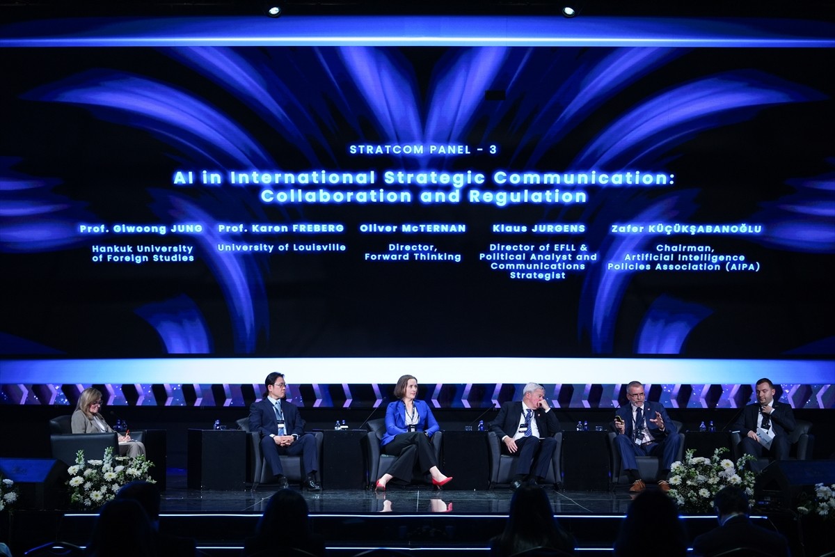 Cumhurbaşkanlığı İletişim Başkanlığınca "İletişimde Yapay Zeka: Eğilimler, Tuzaklar ve Dönüşüm"...