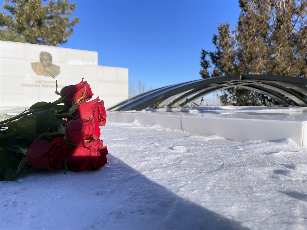 Dünyaca ünlü Kırgız yazar, devlet adamı, diplomat ve siyasetçi Cengiz Aytmatov, doğumunun 96'ncı...