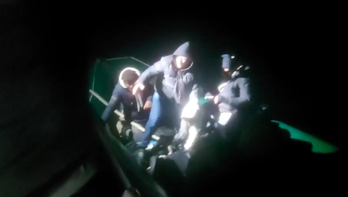 Ege Denizi'nin kuzeyinde, Çanakkale'nin Ayvacık ilçesi açıklarında 54 düzensiz göçmen...