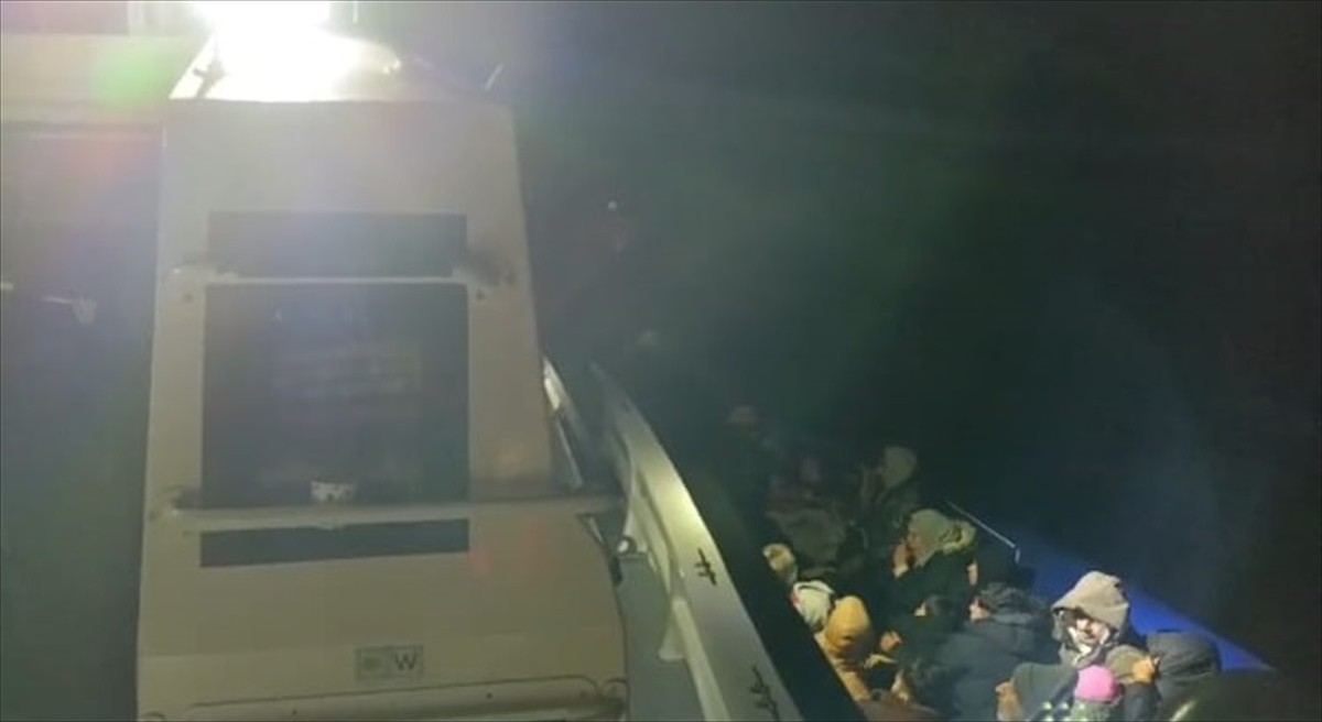 Ege Denizi'nin kuzeyinde, Çanakkale'nin Ayvacık ilçesi açıklarında düzenlenen operasyonlarda, 63...