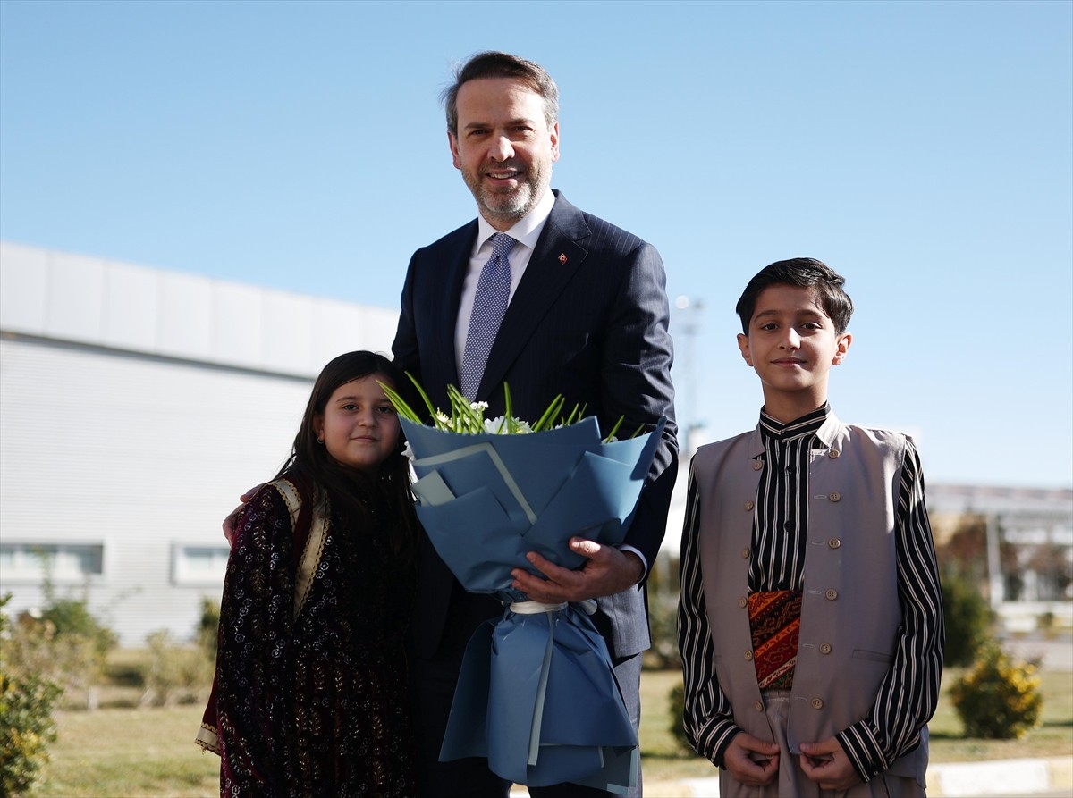 Enerji ve Tabii Kaynaklar Bakanı Alparslan Bayraktar, Batman Valiliğine ziyarette bulundu....