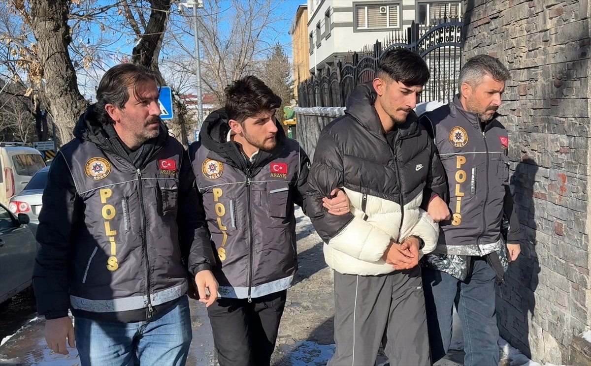 Erzurum'da çay ocağında karşılaştığı husumetlisini pompalı tüfekle ağır yaralayan zanlı...