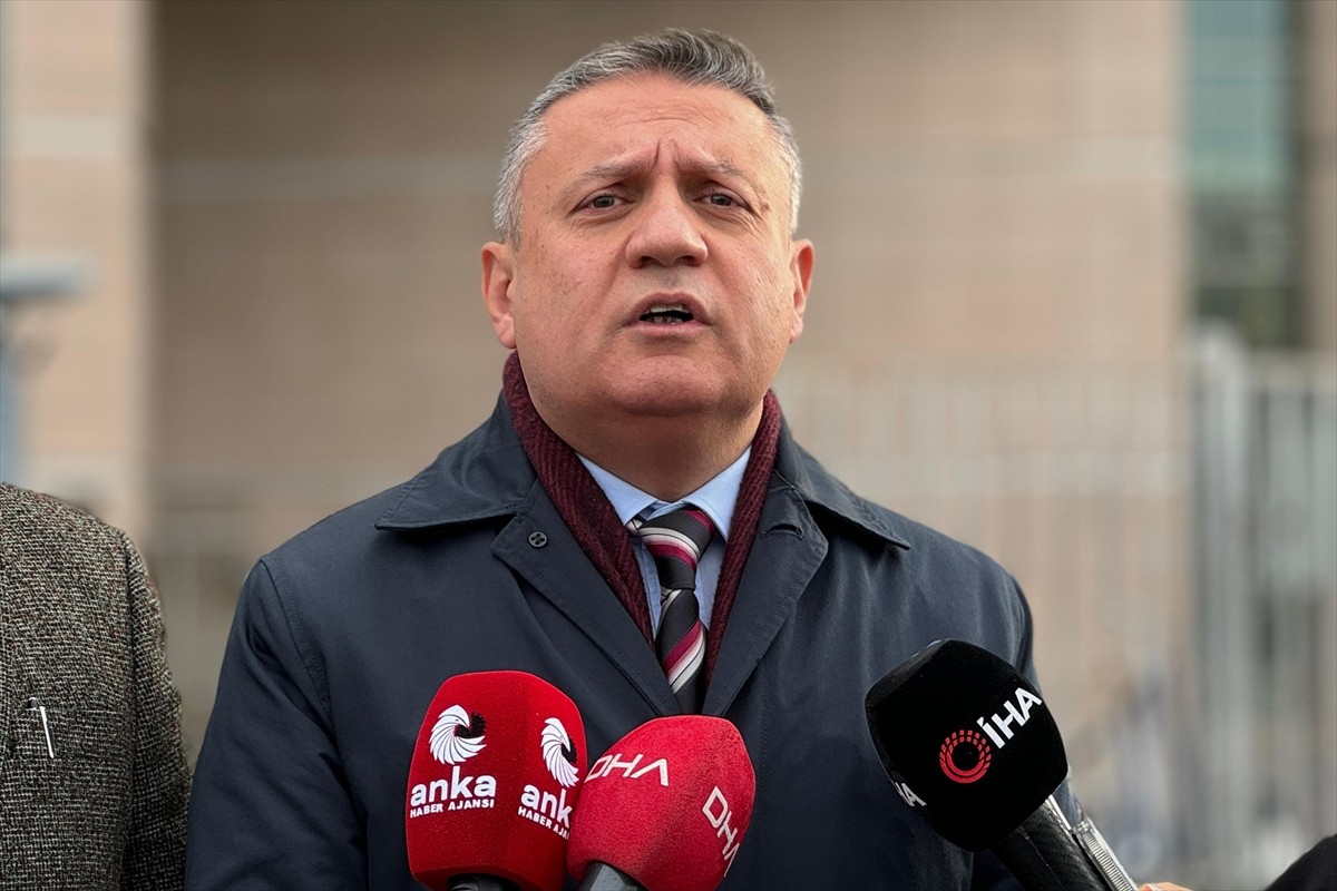 Esenyurt Belediye Başkanlığı görevinden "silahlı terör örgütü PKK/KCK üyesi olmak" suçundan...