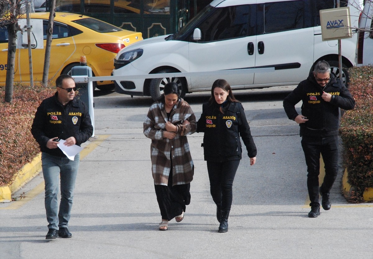 Eskişehir'in Tepebaşı ilçesinde 15 hırsızlık suçundan hakkında kesinleşmiş hapis cezası bulunan...