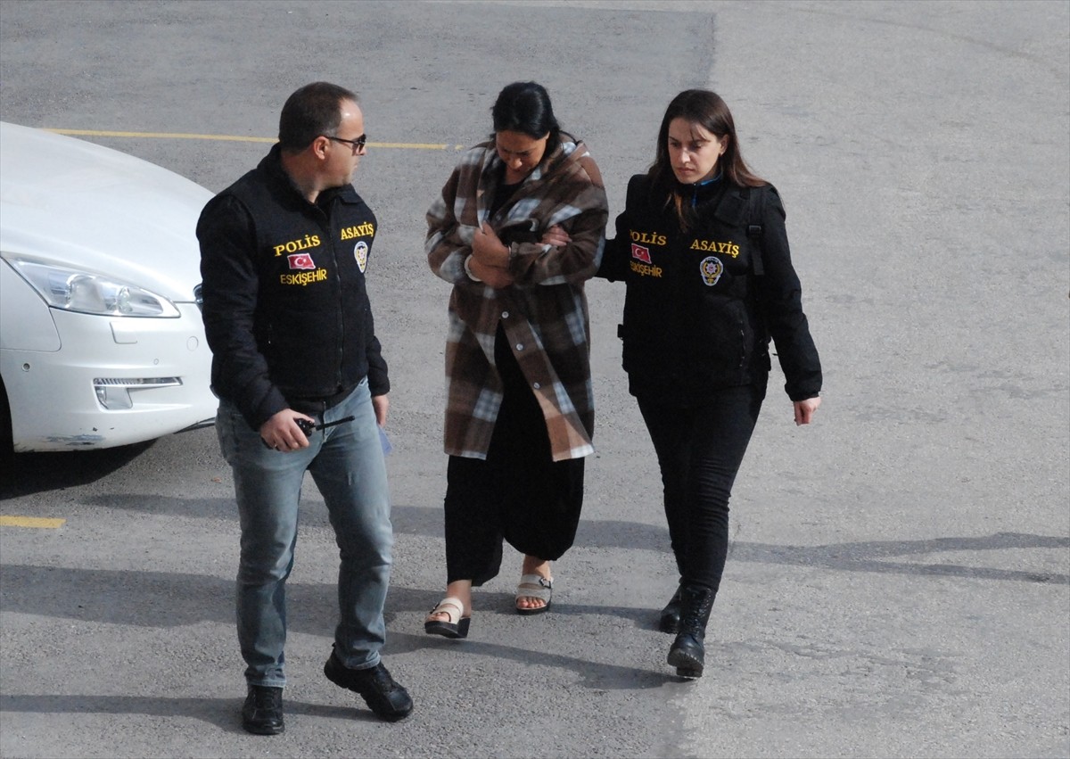 Eskişehir'in Tepebaşı ilçesinde 15 hırsızlık suçundan hakkında kesinleşmiş hapis cezası bulunan...