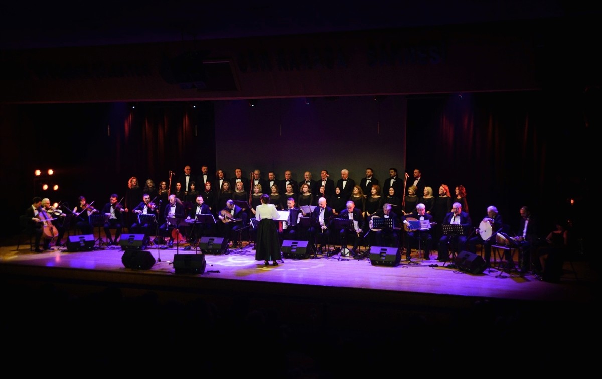 Eyüp Musiki Vakfının (EMV) düzenlediği "40. Yıl Konseri", Cem Karaca Kültür Merkezi'nde...