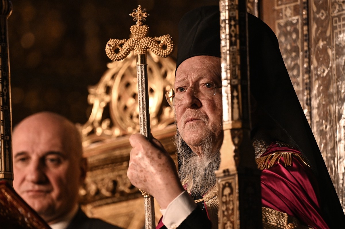 Fener Rum Patrikhanesi'nde düzenlenen Noel ayininde dualar edildi. Patrikhane bahçesinde bulunan...