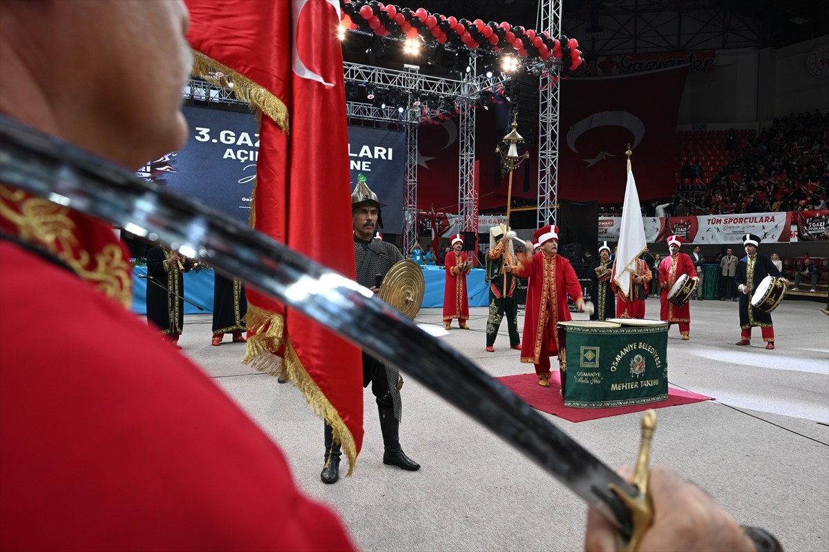 Gaziantep'te 17 branşta gerçekleştirilen "3. Gazi Oyunları" düzenlenen törenle başladı. Valilik...