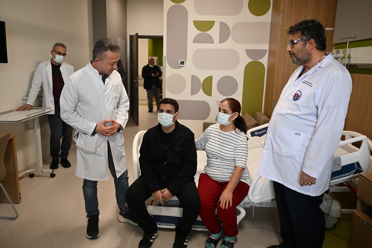 Gaziantep Şehir Hastanesi Organ Nakli Merkezi'nde ilk nakil gerçekleştirildi. Yaklaşık 1,5 yıldır...