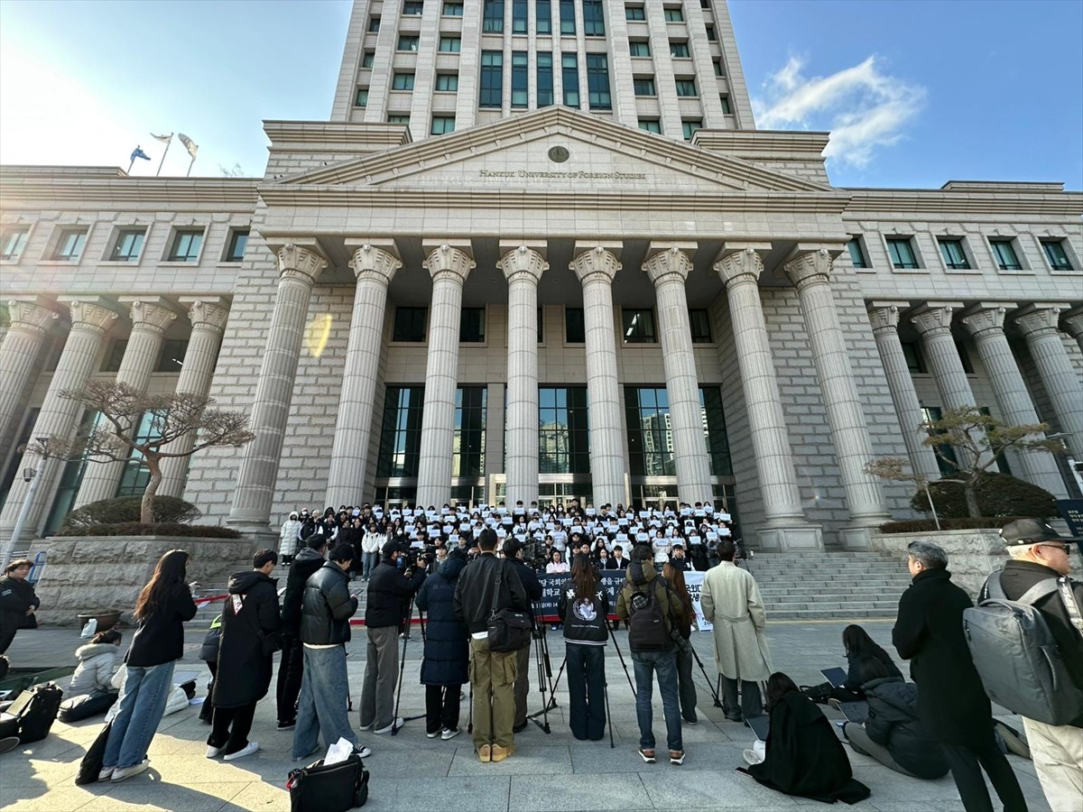 Güney Kore Devlet Başkanı Yoon Suk Yeol'un, 3 Aralık'ta kısa süren başarısız sıkıyönetim ilanının...