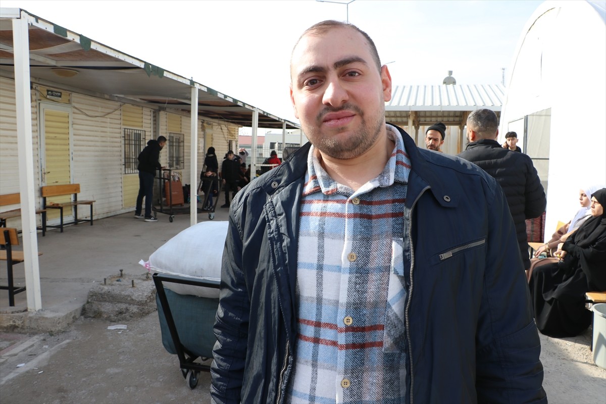 İç savaş sırasında Türkiye'ye sığınan Suriyelilerin 61 yıllık Baas rejiminin devrilmesi sonrasında...