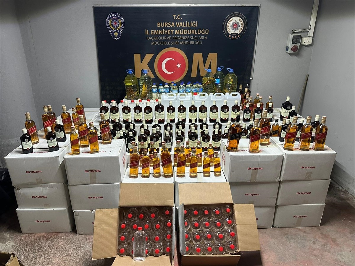 İçişleri Bakanı Ali Yerlikaya, Bursa'da düzenlenen "Çengel-12" operasyonunda, 5 bin 740 şişe sahte...
