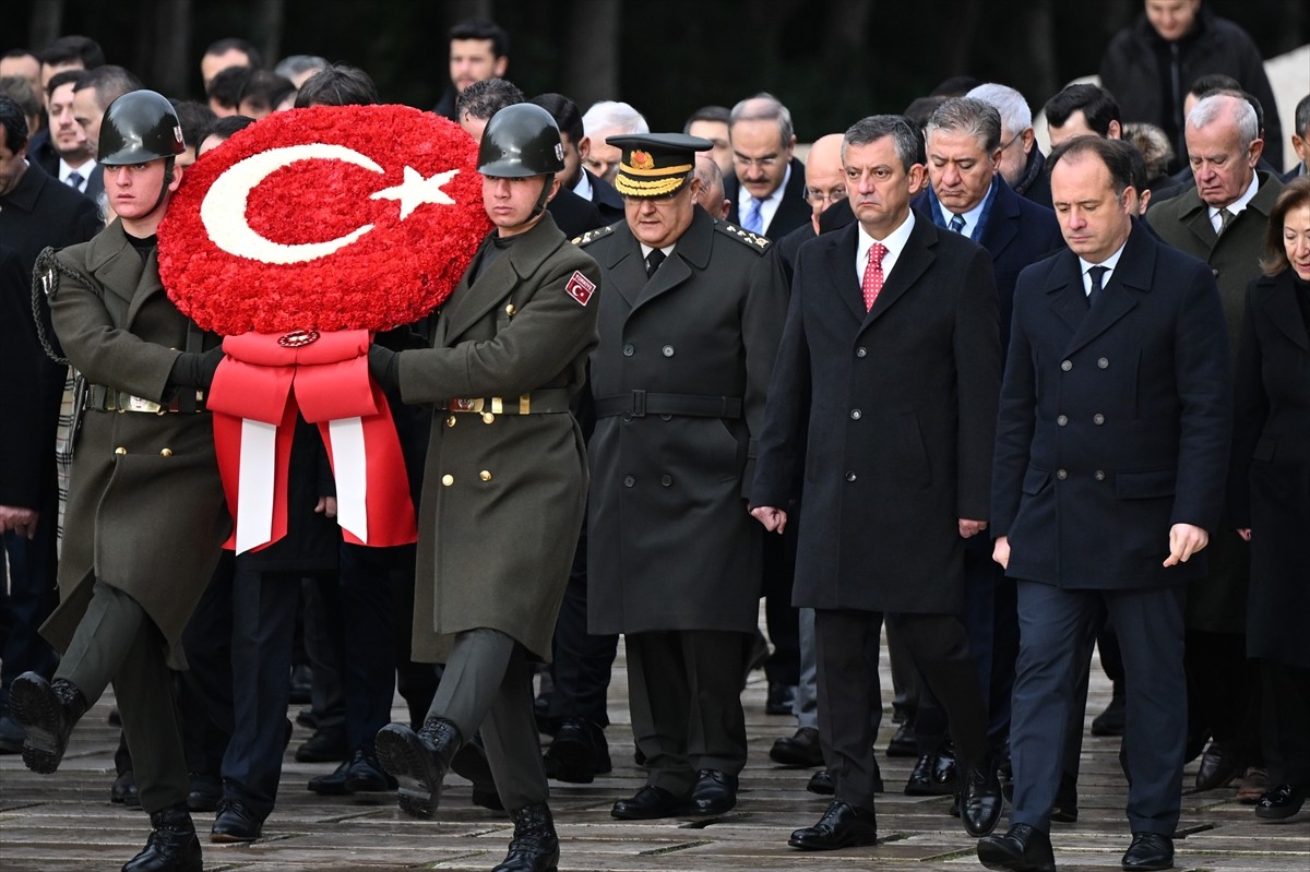 İkinci Cumhurbaşkanı İsmet İnönü, vefatının 51. yılında Anıtkabir'deki mezarı başında anıldı....