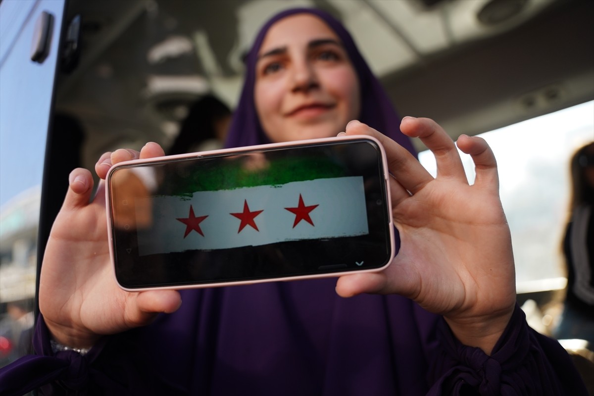  Irak’ın Süleymaniye kentinde yaşayan Suriyeliler, 61 yıllık Baas rejiminin çöküşü ve Esed ailesi...