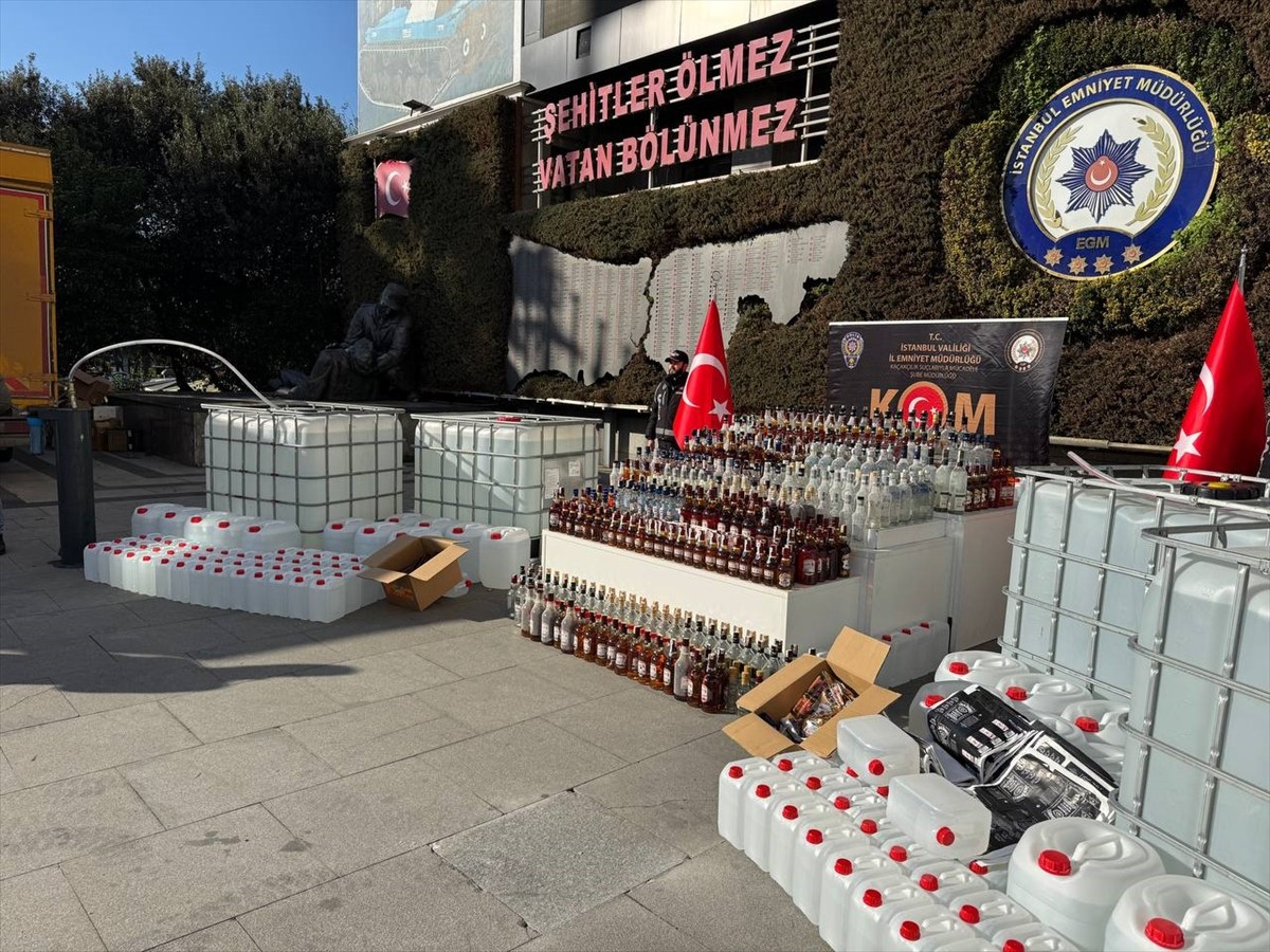 İstanbul'da, 9-16 Aralık'ta düzenlenen sahte ve kaçak alkol operasyonlarında gözaltına alınan 13...