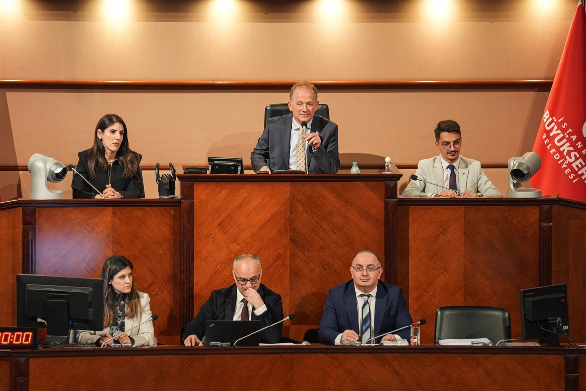 İstanbul Büyükşehir Belediyesi (İBB) Meclisi'nde, İlim Yayma Cemiyeti ve Deniz Feneri Derneğine...