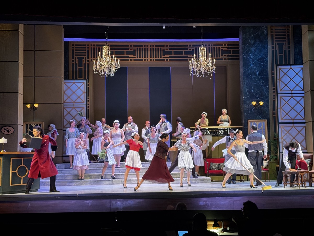 İstanbul Devlet Opera ve Balesi (İDOB) tarafından hazırlanan "Deli Dolu" opereti, 10 Aralık'ta...