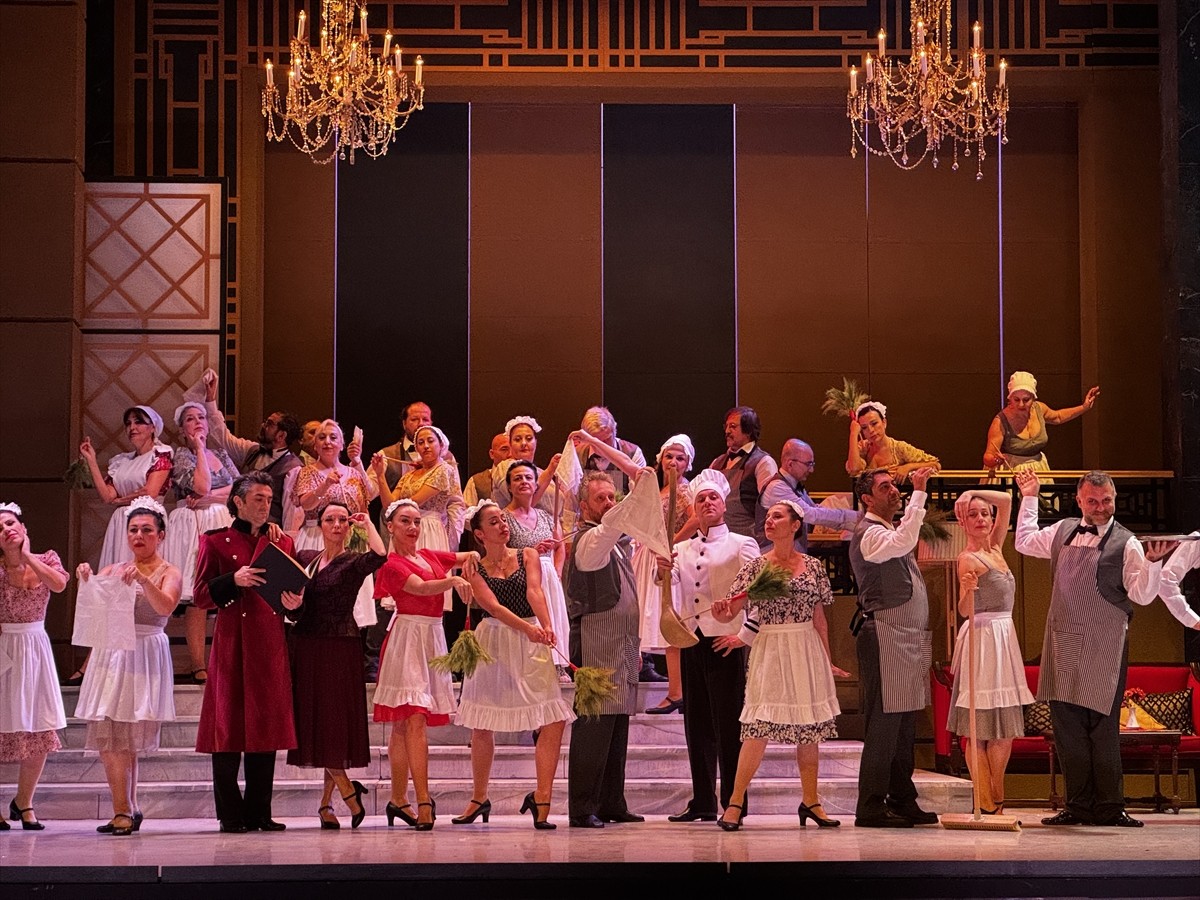 İstanbul Devlet Opera ve Balesi (İDOB) tarafından hazırlanan "Deli Dolu" opereti, 10 Aralık'ta...