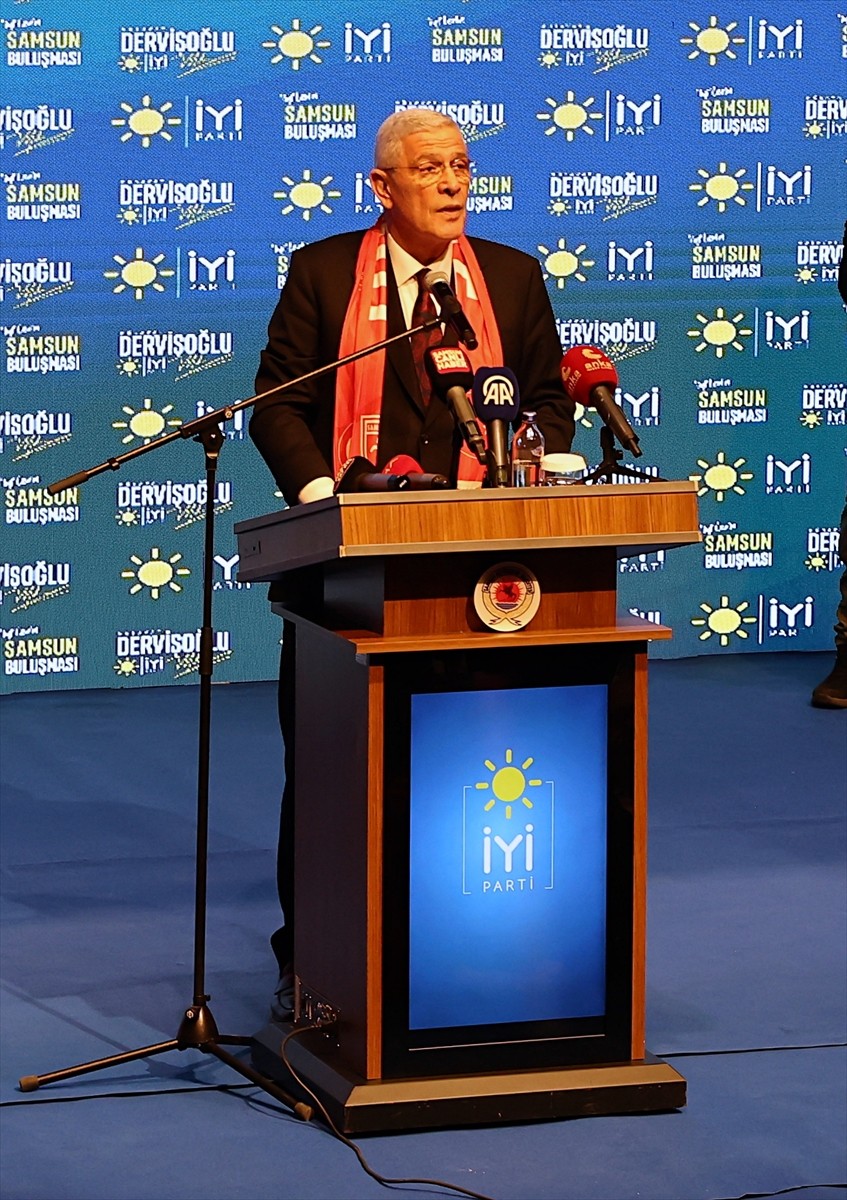 İYİ Parti Genel Başkanı Müsavat Dervişoğlu (önde ortada), Büyükşehir Belediyesi Atakum Sanat...