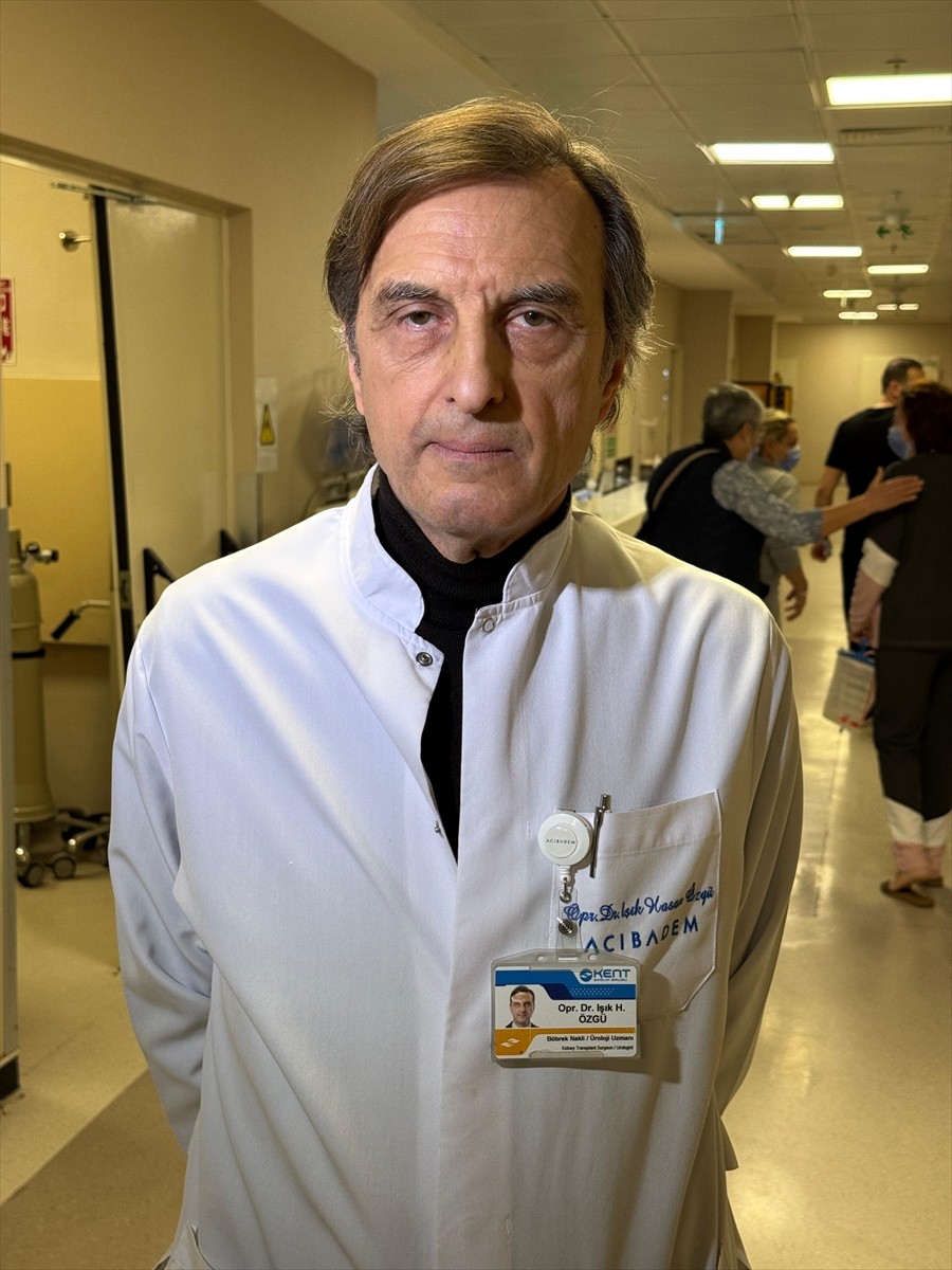 İzmir'de, kan grubu uyuşmazlığı nedeniyle aile üyelerinden organ alamayan iki böbrek hastası...