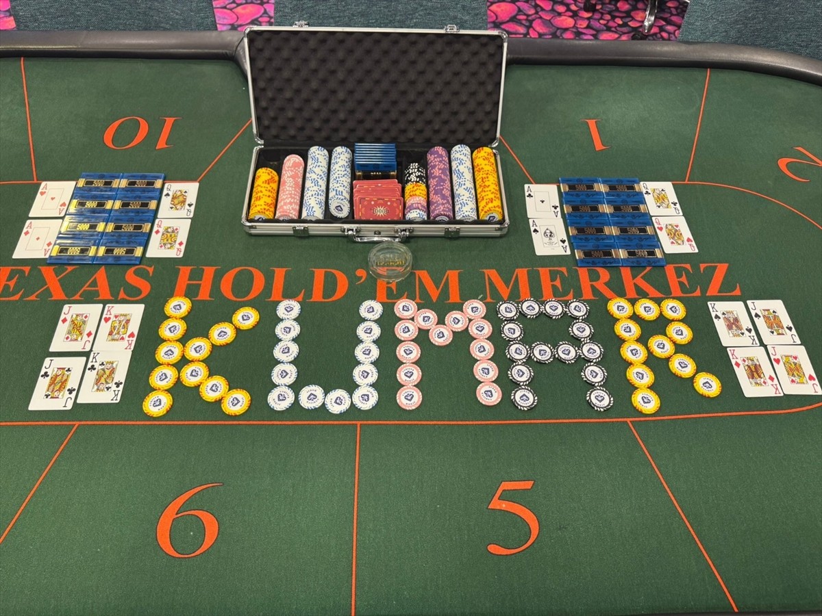 Kadıköy'de bir dernekte kumar oynadıkları öne sürülen 6 kişiye 38 bin lira ceza uygulandı.