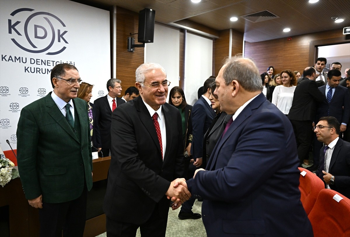 Kamu Başdenetçisi (Ombudsman) seçilen Mehmet Akarca (ortada), Kamu Denetçiliği Kurumunda...