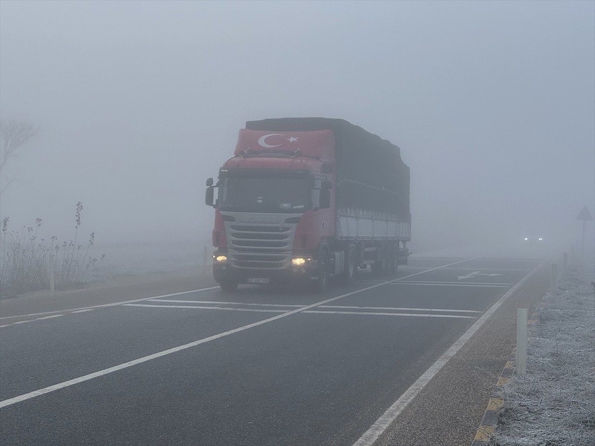 Kastamonu'da, D-765 kara yolunun Ilgaz Dağı kesimi ile İstanbul yolu mevkisinde sis etkili oldu. 