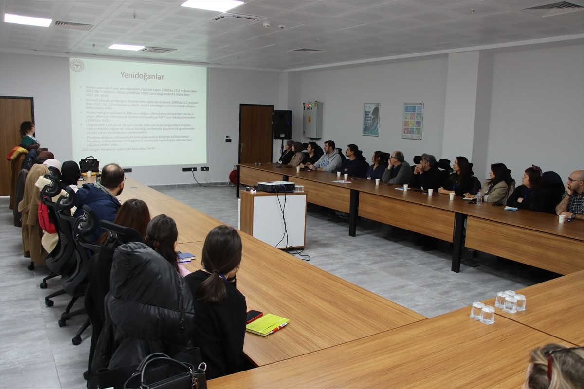 Kırklareli Sağlık Müdürlüğünce "Yenidoğan Canlandırma Programı" kapsamında sağlık personeline...