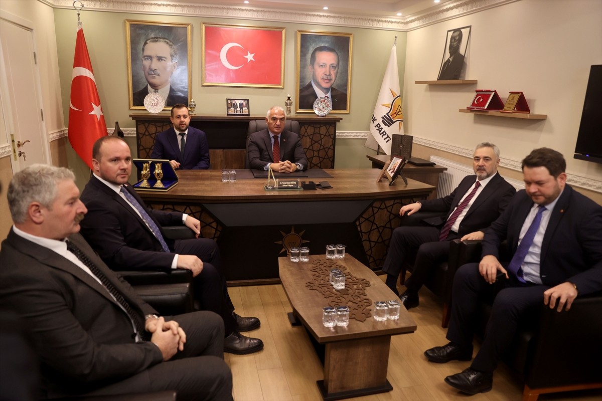 Kültür ve Turizm Bakanı Mehmet Nuri Ersoy (solda), Kırklareli Valiliğini ziyaret etti. Valilik anı...