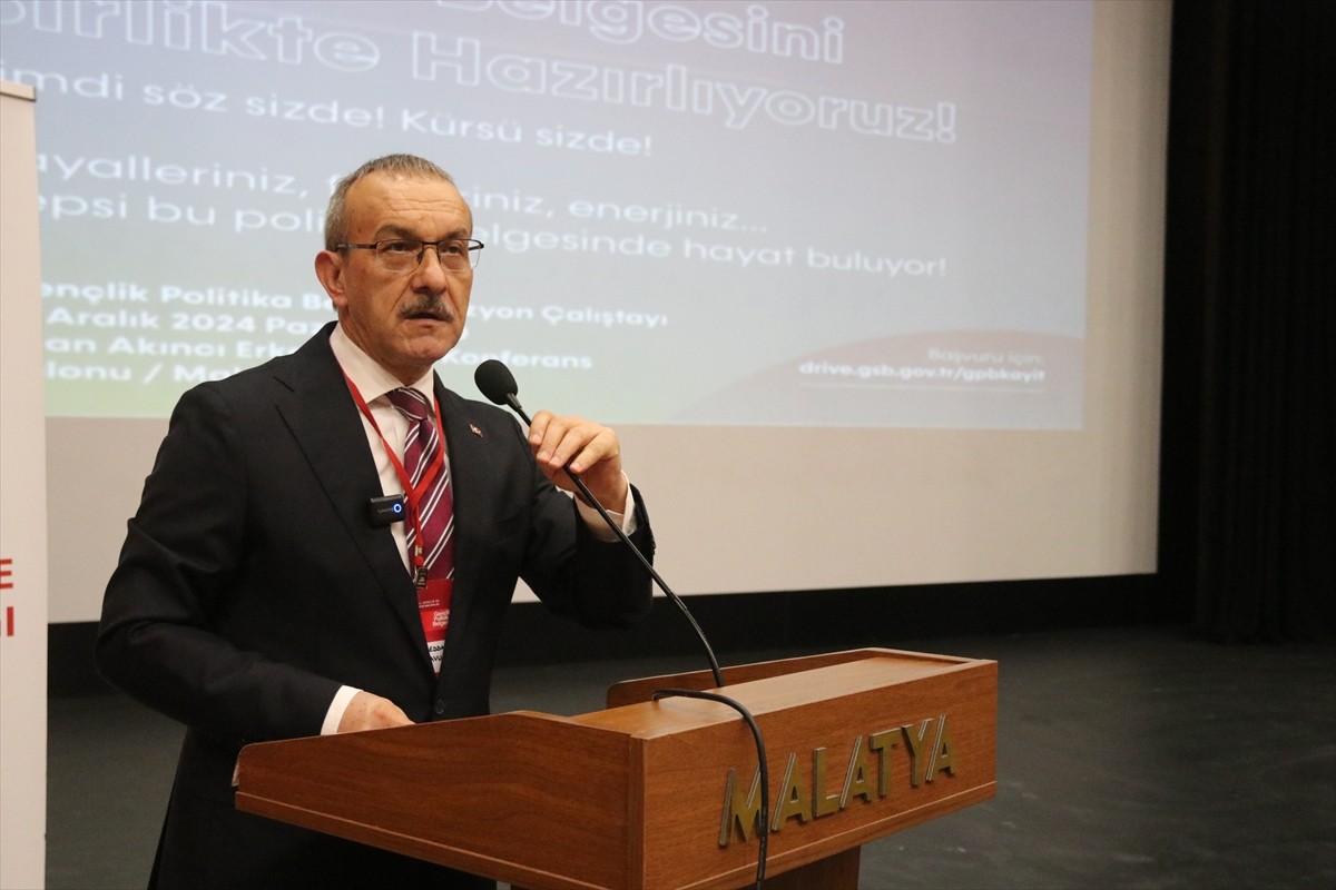 Malatya’da Gençlik ve Spor Bakanlığı tarafından organize edilen "Gençlik Politika Belgesi Vizyon...