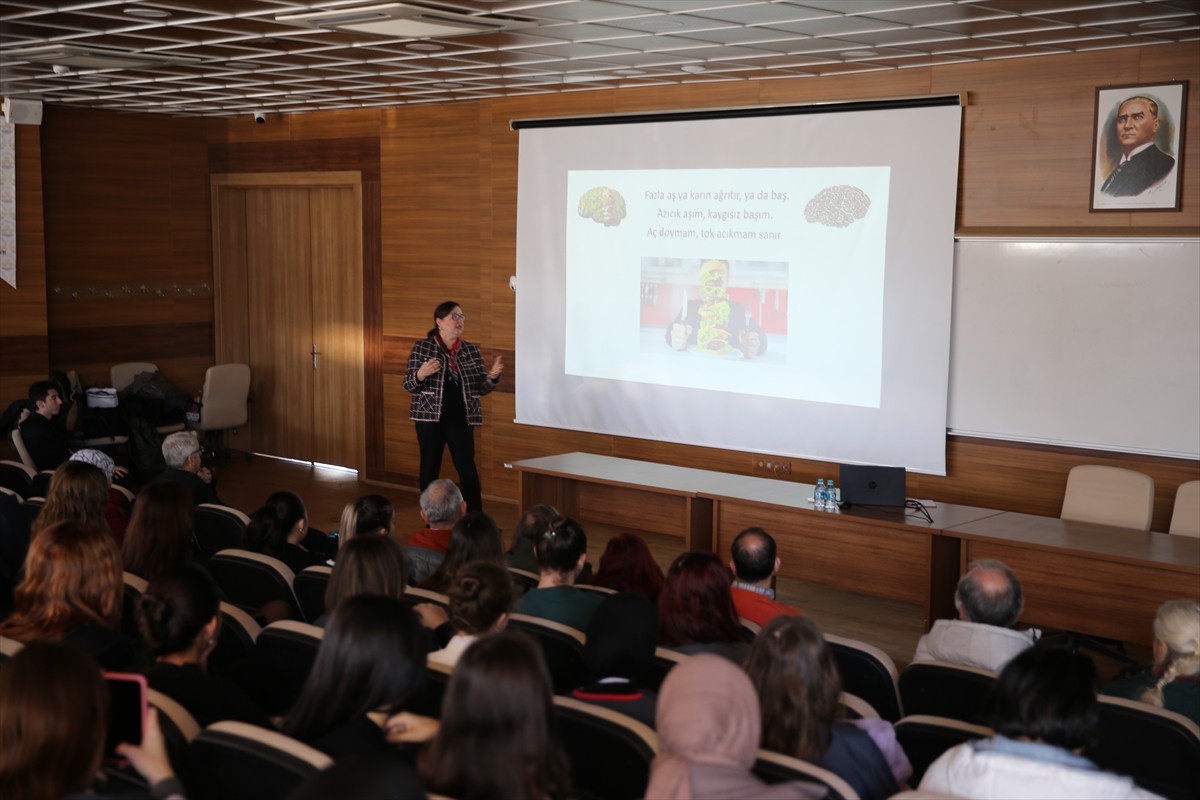 Marmara Üniversitesi Sağlık Hizmetleri Meslek Yüksekokulu Öğretim Üyesi Prof. Dr. Meral Yüksel...