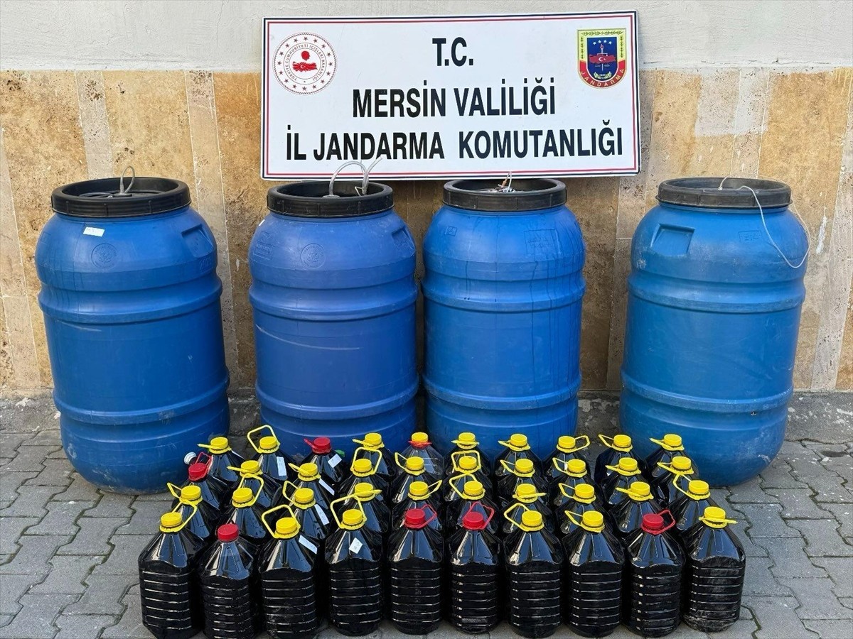 Mersin'de 2 bin 115 litre sahte içki ele geçirildi, 2 şüpheli gözaltına alındı.